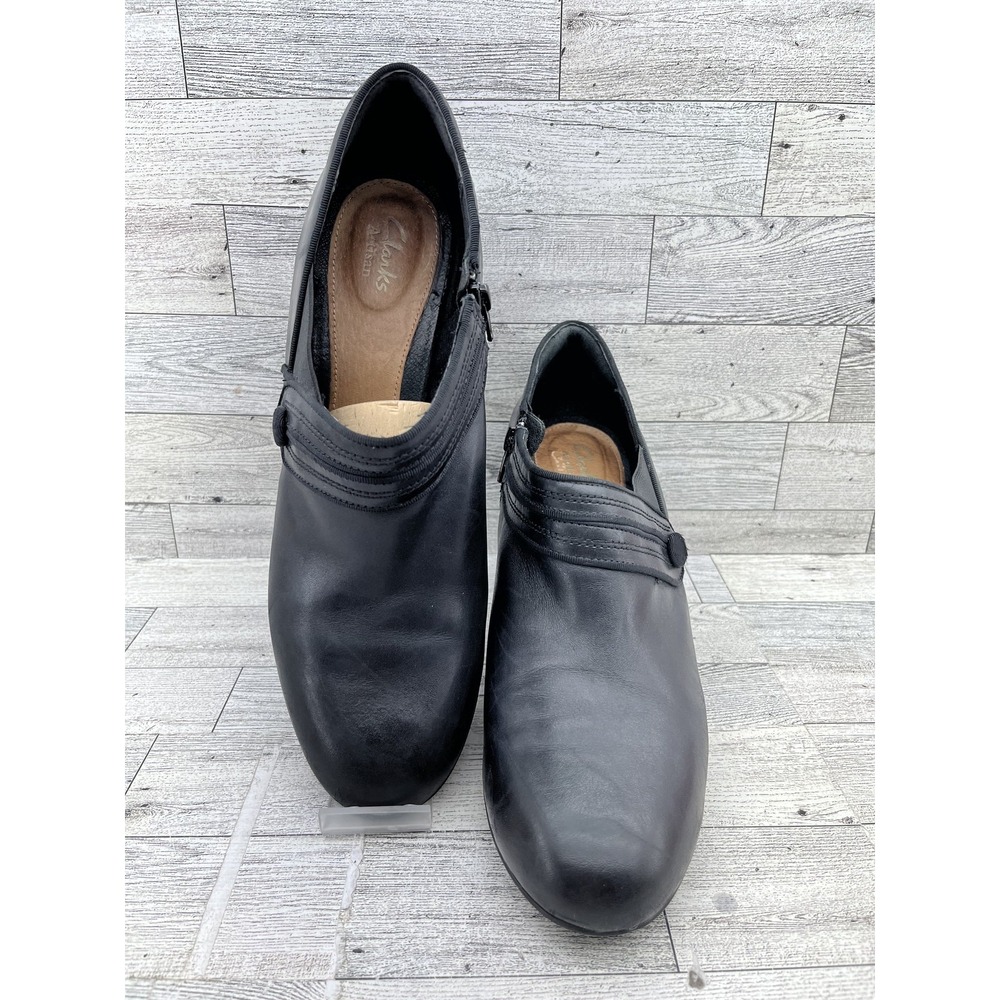Clarks Artisan Shoes Womens Size 11M Leather Heels Slip On Round Toeโ Comfort